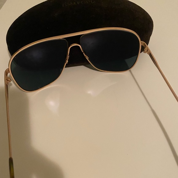 Tom Ford sunglasses. Good condition. Originally bought at $400 - Picture 4 of 6